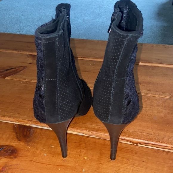 Fergie All Black Lustin Booties - Picture 4 of 11